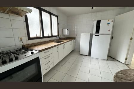 Apartamento para alugar com 220m², 3 quartos e 3 vagas Apartamento para alugar com 220m², 3 quartos e 3 vagasCozinha