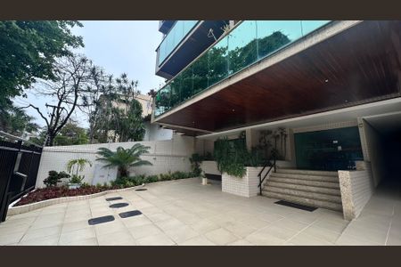 Apartamento para alugar com 220m², 3 quartos e 3 vagas Apartamento para alugar com 220m², 3 quartos e 3 vagasFachada