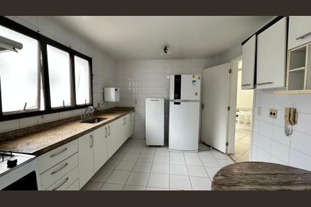 Apartamento para alugar com 220m², 3 quartos e 3 vagas Apartamento para alugar com 220m², 3 quartos e 3 vagasCozinha