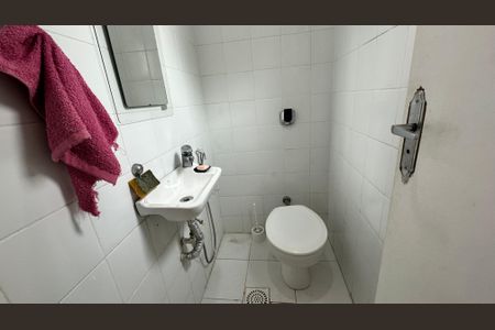 Apartamento para alugar com 220m², 3 quartos e 3 vagas Apartamento para alugar com 220m², 3 quartos e 3 vagasLavabo
