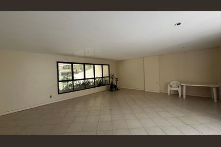 Apartamento para alugar com 220m², 3 quartos e 3 vagas Apartamento para alugar com 220m², 3 quartos e 3 vagasÁrea comum - Salão de festas