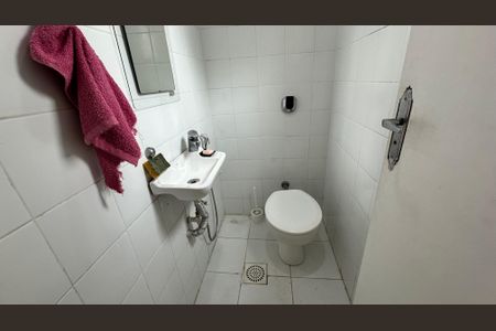Apartamento para alugar com 220m², 3 quartos e 3 vagas Apartamento para alugar com 220m², 3 quartos e 3 vagasLavabo