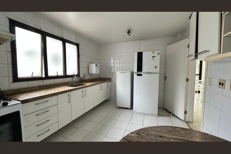 Apartamento para alugar com 220m², 3 quartos e 3 vagas Apartamento para alugar com 220m², 3 quartos e 3 vagasCozinha