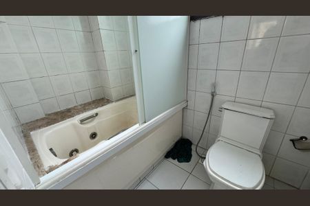 Apartamento para alugar com 220m², 3 quartos e 3 vagas Apartamento para alugar com 220m², 3 quartos e 3 vagasBanheiro da Suíte