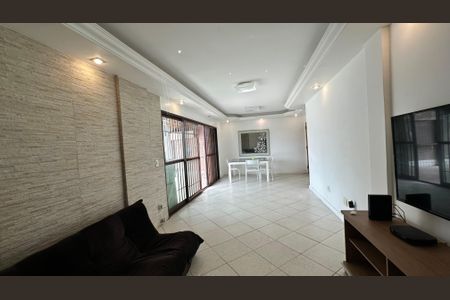 Apartamento para alugar com 220m², 3 quartos e 3 vagas Apartamento para alugar com 220m², 3 quartos e 3 vagasSala