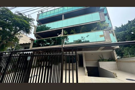 Apartamento para alugar com 220m², 3 quartos e 3 vagas Apartamento para alugar com 220m², 3 quartos e 3 vagasFachada