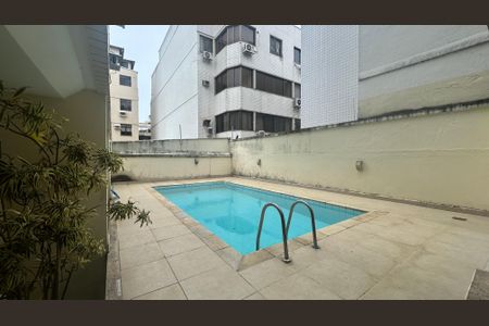 Apartamento para alugar com 220m², 3 quartos e 3 vagas Apartamento para alugar com 220m², 3 quartos e 3 vagasÁrea comum - Piscina