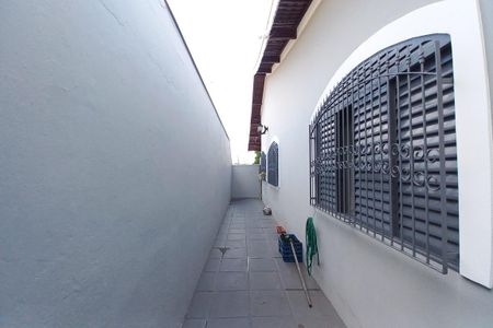 Casa à venda com 167m², 4 quartos e 3 vagas Casa à venda com 167m², 4 quartos e 3 vagasCorredor