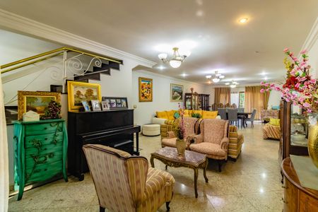 Casa para alugar com 600m², 4 quartos e 4 vagas