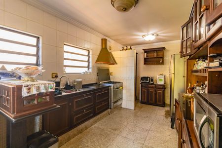 Casa para alugar com 600m², 4 quartos e 4 vagas