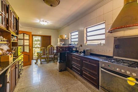 Casa para alugar com 600m², 4 quartos e 4 vagas