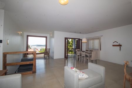 Casa para alugar com 279m², 5 quartos e 2 vagas Casa para alugar com 279m², 5 quartos e 2 vagasSala