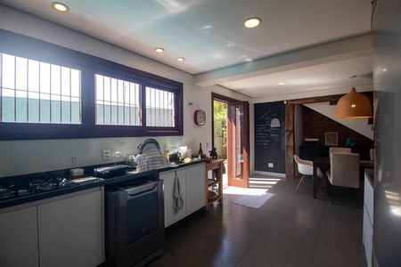 Casa para alugar com 279m², 5 quartos e 2 vagas Casa para alugar com 279m², 5 quartos e 2 vagasCozinha