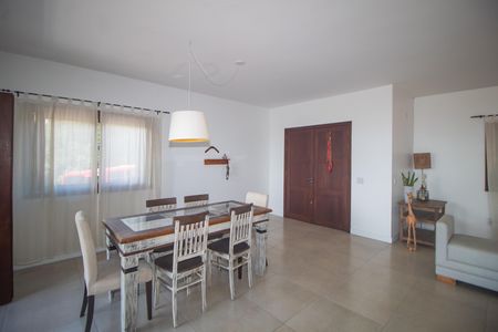Casa para alugar com 279m², 5 quartos e 2 vagas Casa para alugar com 279m², 5 quartos e 2 vagasSala
