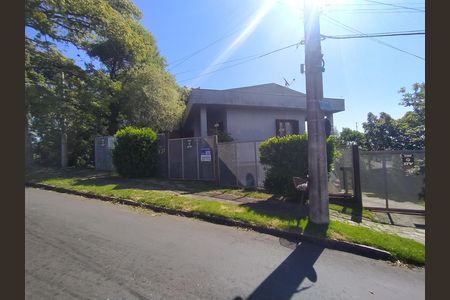 Casa para alugar com 279m², 5 quartos e 2 vagas Casa para alugar com 279m², 5 quartos e 2 vagasFachada