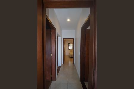 Casa para alugar com 279m², 5 quartos e 2 vagas Casa para alugar com 279m², 5 quartos e 2 vagasCorredor