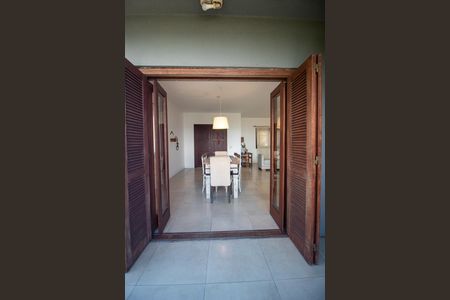 Casa para alugar com 279m², 5 quartos e 2 vagas Casa para alugar com 279m², 5 quartos e 2 vagasVaranda
