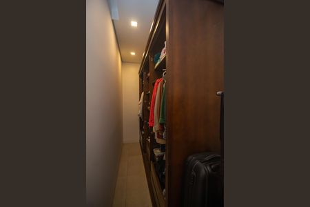 Casa para alugar com 279m², 5 quartos e 2 vagas Casa para alugar com 279m², 5 quartos e 2 vagasCloset