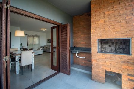 Casa para alugar com 279m², 5 quartos e 2 vagas Casa para alugar com 279m², 5 quartos e 2 vagasChurrasqueira