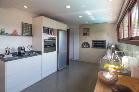 Casa para alugar com 279m², 5 quartos e 2 vagas Casa para alugar com 279m², 5 quartos e 2 vagasCozinha