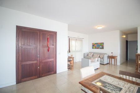 Casa para alugar com 279m², 5 quartos e 2 vagas Casa para alugar com 279m², 5 quartos e 2 vagasSala