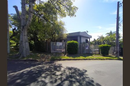 Casa para alugar com 279m², 5 quartos e 2 vagas Casa para alugar com 279m², 5 quartos e 2 vagasFachada