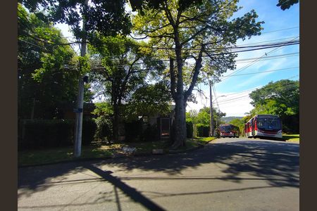 Casa para alugar com 279m², 5 quartos e 2 vagas Casa para alugar com 279m², 5 quartos e 2 vagasFachada