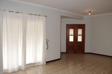 Casa de condomínio para alugar com 360m², 5 quartos e 6 vagasSala