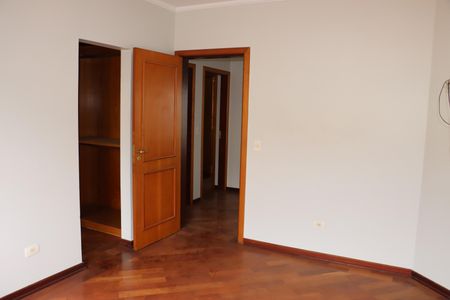 Casa de condomínio para alugar com 360m², 5 quartos e 6 vagasSuíte 1