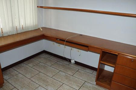 Casa de condomínio para alugar com 360m², 5 quartos e 6 vagasEscritório