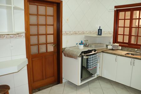 Casa de condomínio para alugar com 360m², 5 quartos e 6 vagasCozinha