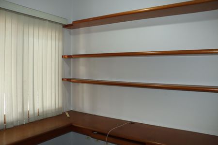 Casa de condomínio para alugar com 360m², 5 quartos e 6 vagasEscritório