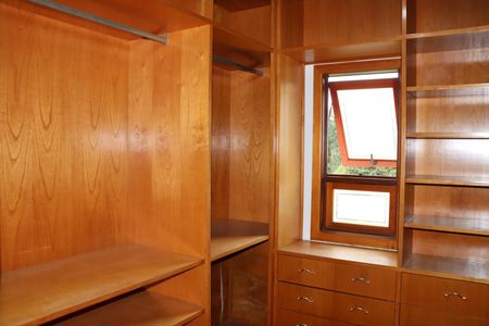 Casa de condomínio para alugar com 360m², 5 quartos e 6 vagasSuíte 4 Closet