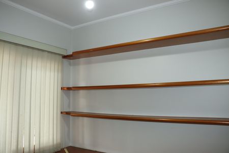 Casa de condomínio para alugar com 360m², 5 quartos e 6 vagasEscritório