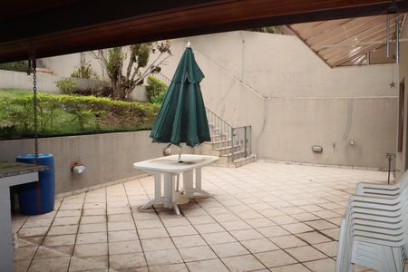 Casa de condomínio para alugar com 360m², 5 quartos e 6 vagasÁrea Externa