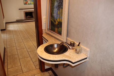 Casa de condomínio para alugar com 360m², 5 quartos e 6 vagasLavabo