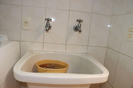 Casa de condomínio para alugar com 360m², 5 quartos e 6 vagasÁrea de Serviço