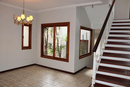 Casa de condomínio para alugar com 360m², 5 quartos e 6 vagasSala