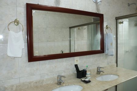 Casa de condomínio para alugar com 360m², 5 quartos e 6 vagasBanheiro da Suíte 4