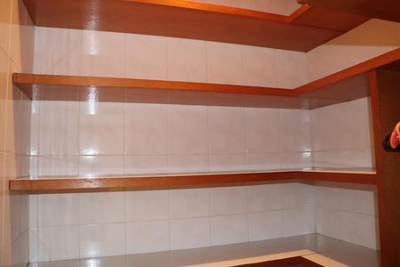Casa de condomínio para alugar com 360m², 5 quartos e 6 vagasDespensa