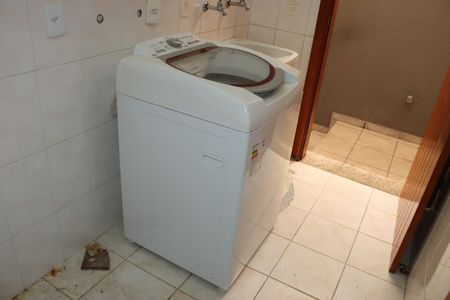 Casa de condomínio para alugar com 360m², 5 quartos e 6 vagasÁrea de Serviço