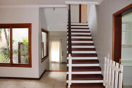 Casa de condomínio para alugar com 360m², 5 quartos e 6 vagasSala