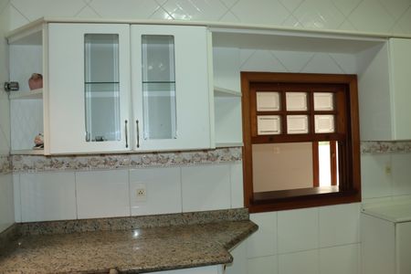 Casa de condomínio para alugar com 360m², 5 quartos e 6 vagasCozinha