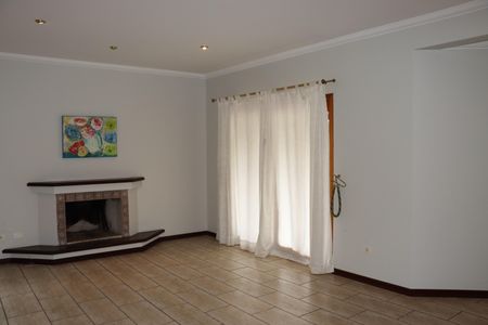 Casa de condomínio para alugar com 360m², 5 quartos e 6 vagasSala