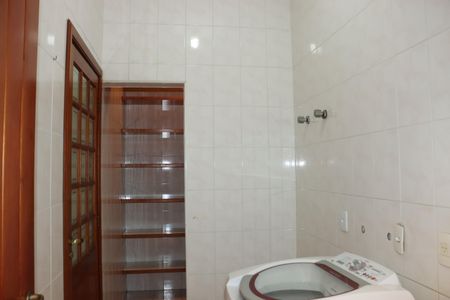 Casa de condomínio para alugar com 360m², 5 quartos e 6 vagasÁrea de Serviço