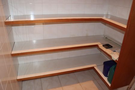 Casa de condomínio para alugar com 360m², 5 quartos e 6 vagasDespensa