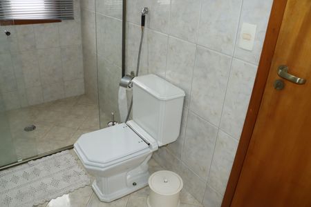 Casa de condomínio para alugar com 360m², 5 quartos e 6 vagasBanheiro da Suíte 4