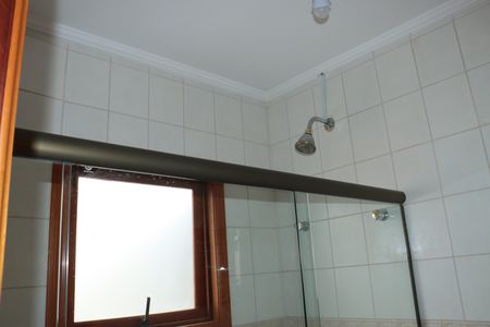 Casa de condomínio para alugar com 360m², 5 quartos e 6 vagasBanheiro da Suíte 2