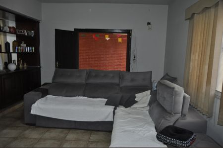 Casa para alugar com 240m², 4 quartos e 6 vagasSala