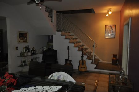 Casa para alugar com 240m², 4 quartos e 6 vagasSala